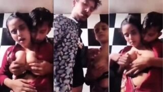 Desi fsi blog TikTok influencer squeezes his GF’s Boobs MMS