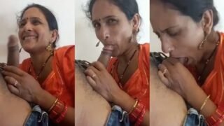 Desi fsiblog Xxx hindi Desi bf video Rajasthani Bhabhi sucking dick and smiling